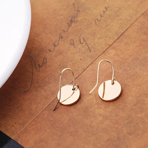 Pendientes de Corazón Geométrico Hueco en Oro para Mujer - Joyería de Amor, Regalos Elegantes