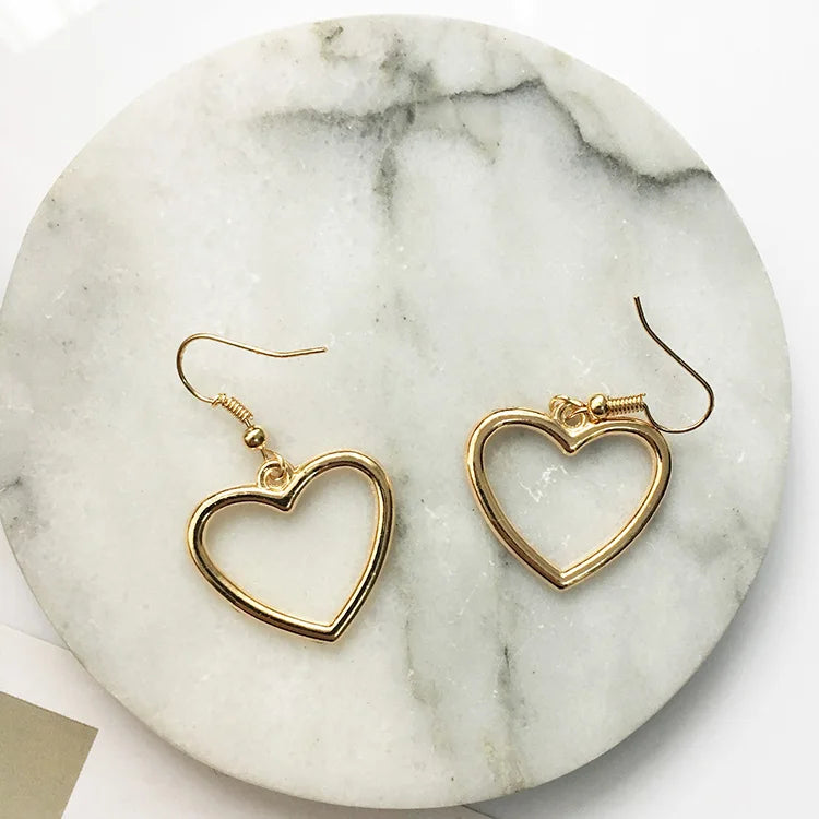 Pendientes de Corazón Geométrico Hueco en Oro para Mujer - Joyería de Amor, Regalos Elegantes