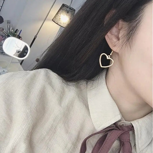 Pendientes de Corazón Geométrico Hueco en Oro para Mujer - Joyería de Amor, Regalos Elegantes