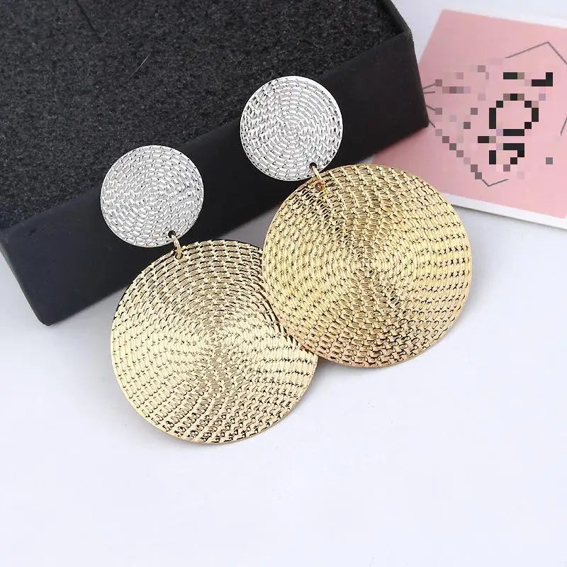 Pendientes de Corazón Geométrico Hueco en Oro para Mujer - Joyería de Amor, Regalos Elegantes