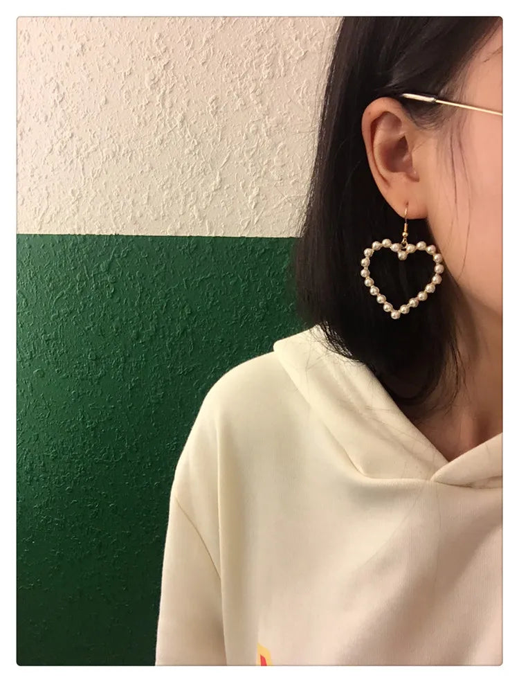 Pendientes de Corazón Geométrico Hueco en Oro para Mujer - Joyería de Amor, Regalos Elegantes